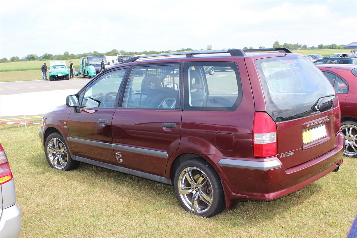 Mitsubishi space wagon 1998