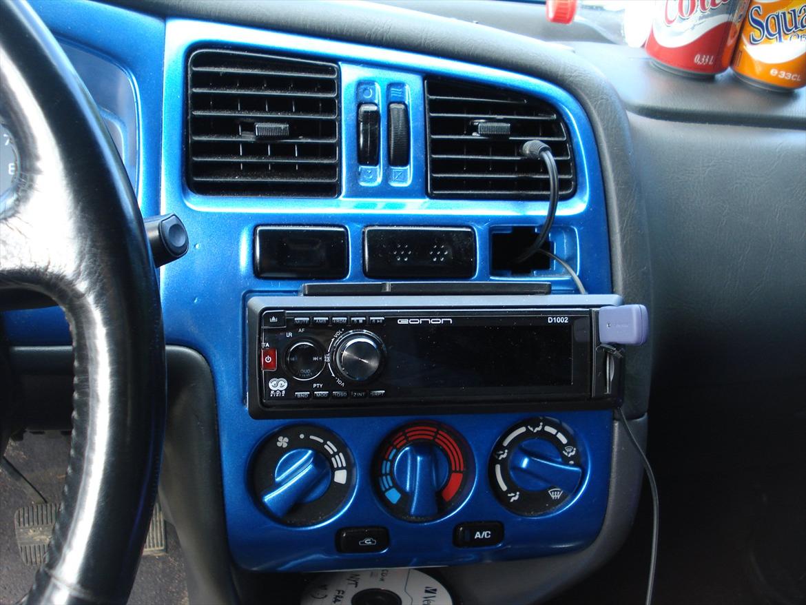 Nissan Primera P11 2,0 GT - blå instrumentbræt. billede 10