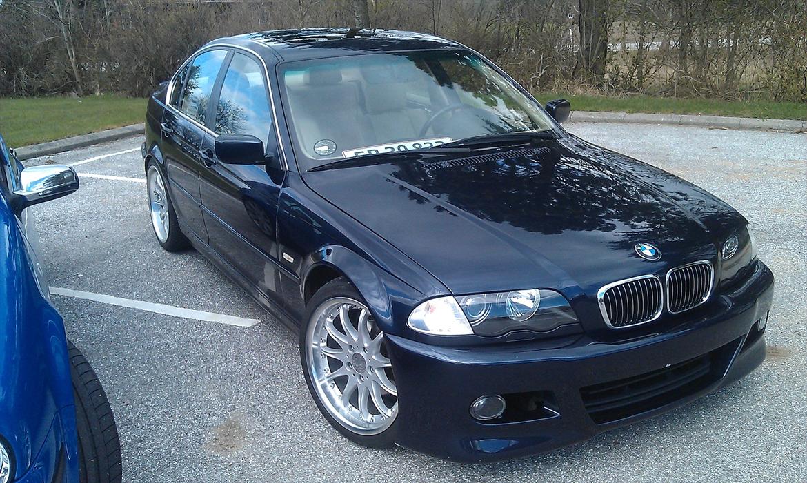 BMW 323i billede 1