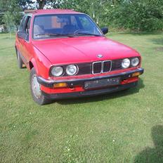 BMW E30 320i 2D