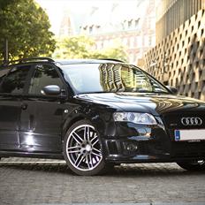 Audi RS4 Avant Black Edition 