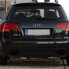 Audi RS4 Avant Black Edition 