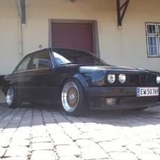 BMW E30 320
