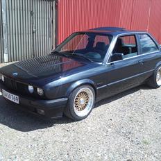 BMW E30 320