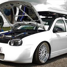 VW golf Iv GTI (White Sensation) vmax 153