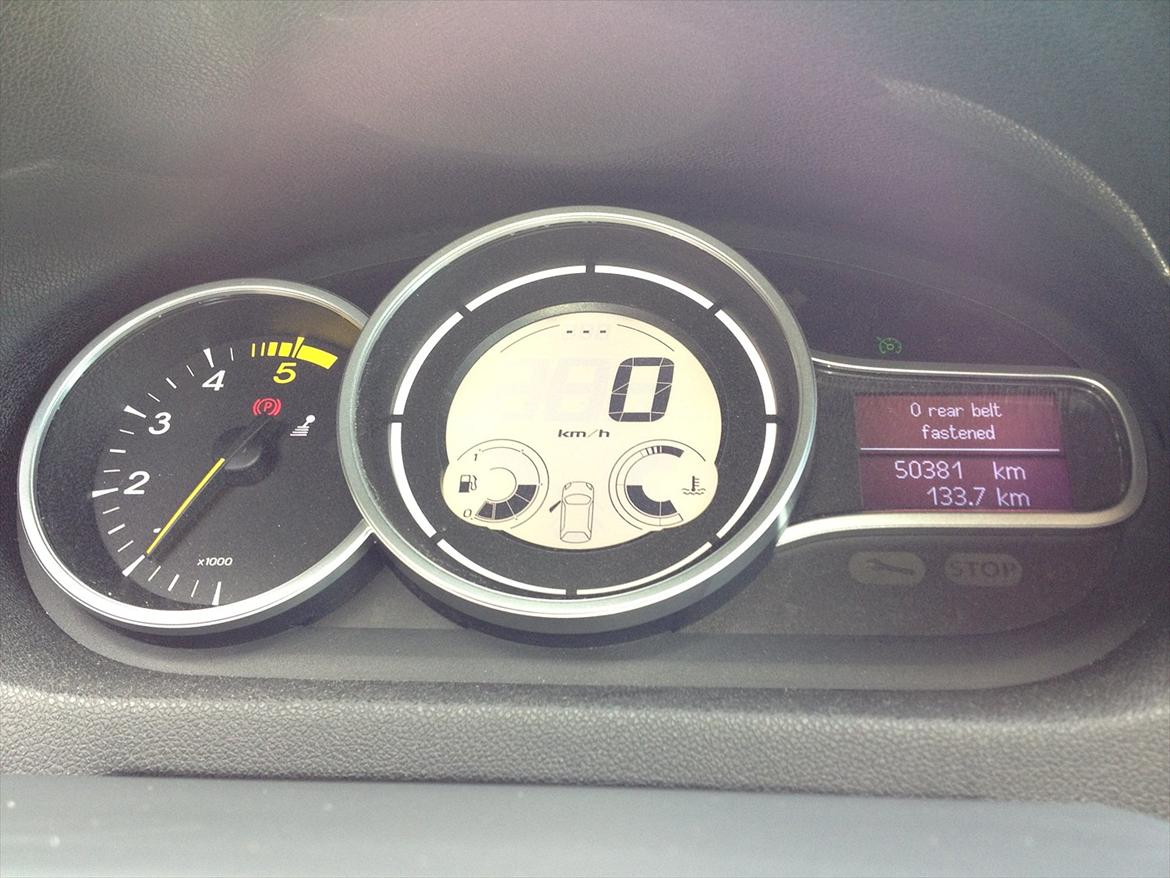 Renault Megane Expression 1.5 dCi Sports Tourer - En blanding af analog og digital! Det virker fint og er godt overskueligt. billede 13