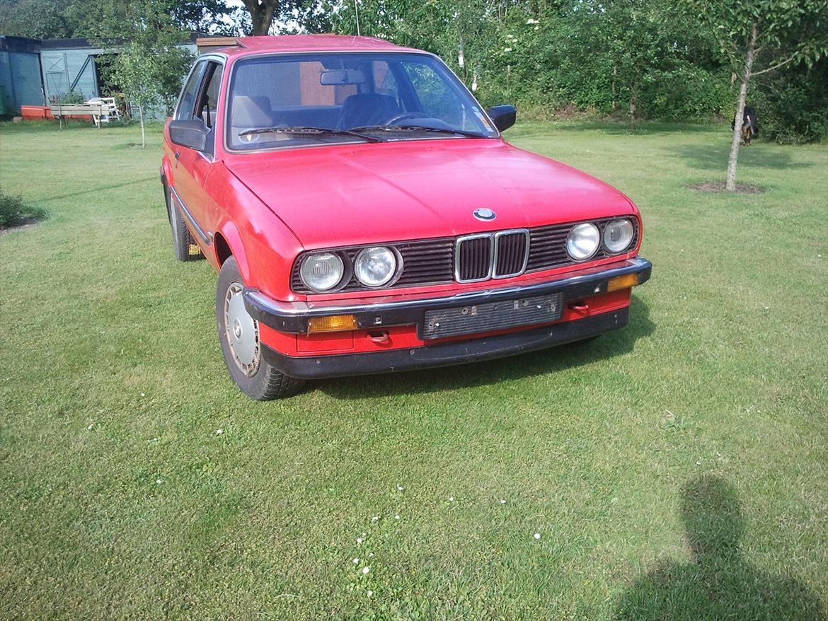 BMW E30 320i 2D billede 2