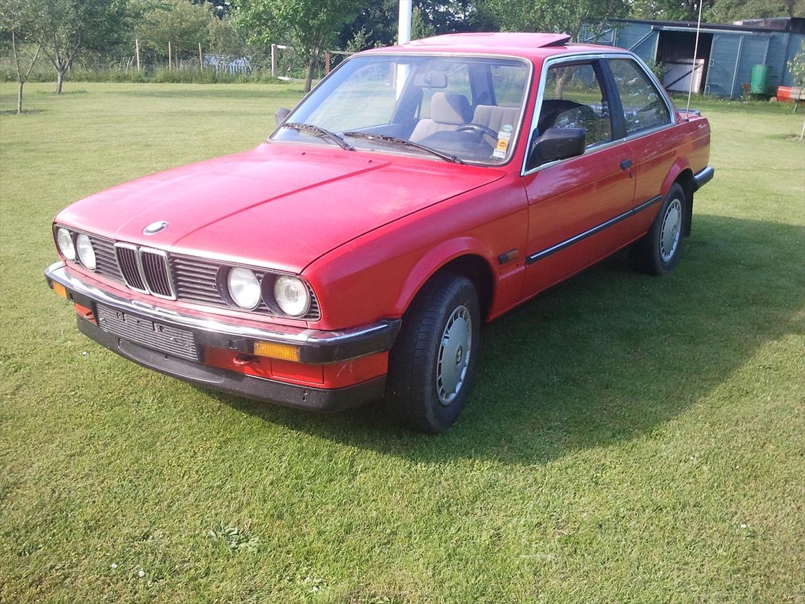 BMW E30 320i 2D billede 3