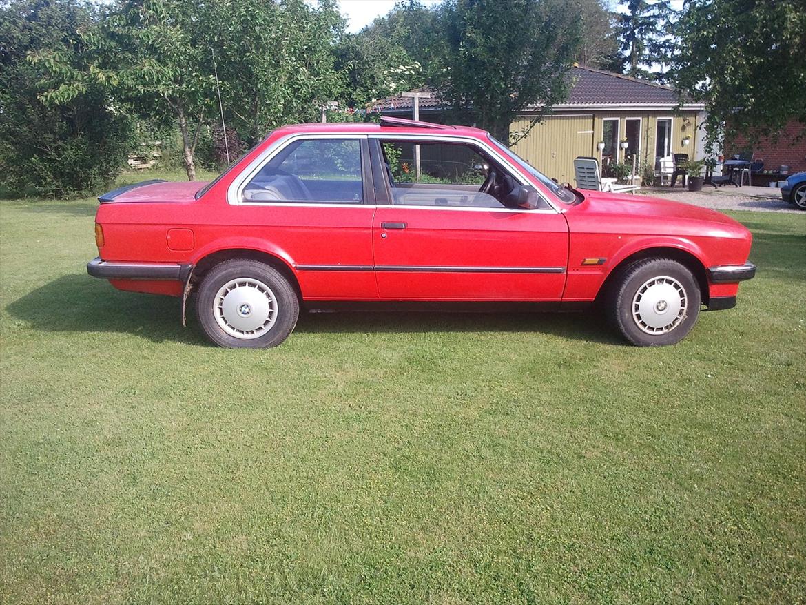 BMW E30 320i 2D billede 7