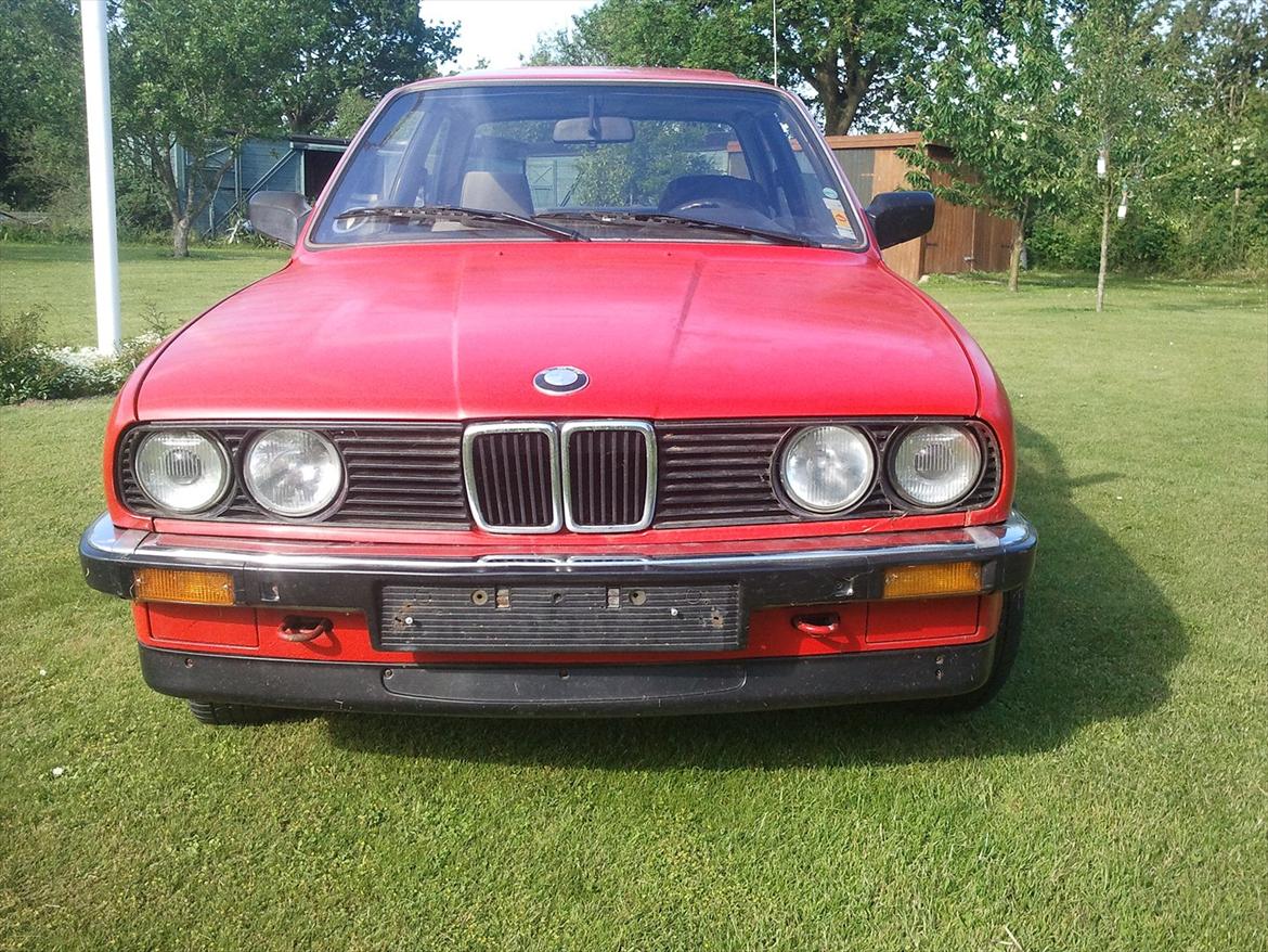 BMW E30 320i 2D - Billeder af biler - Uploaded af Andreas