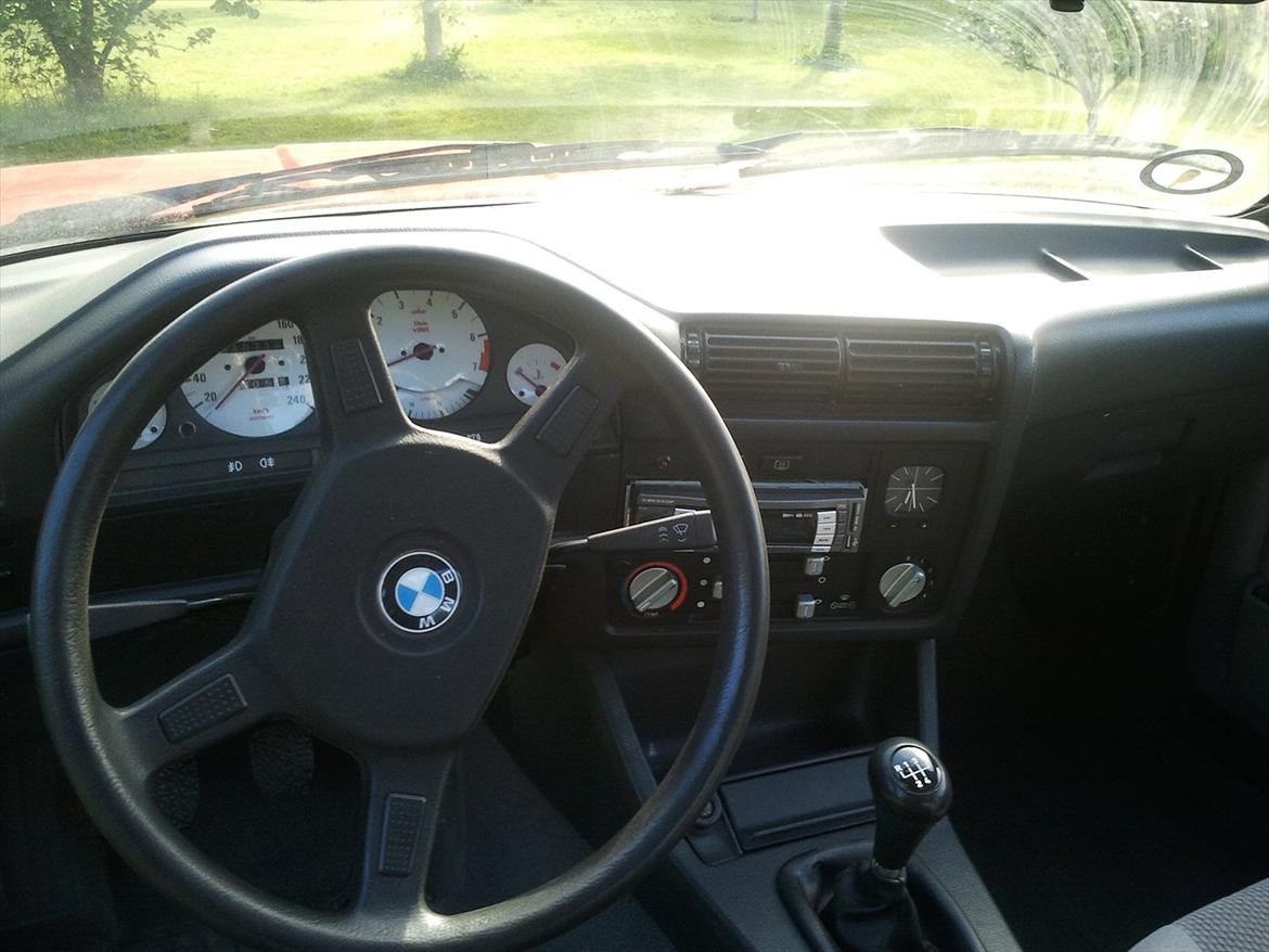 BMW E30 320i 2D billede 11