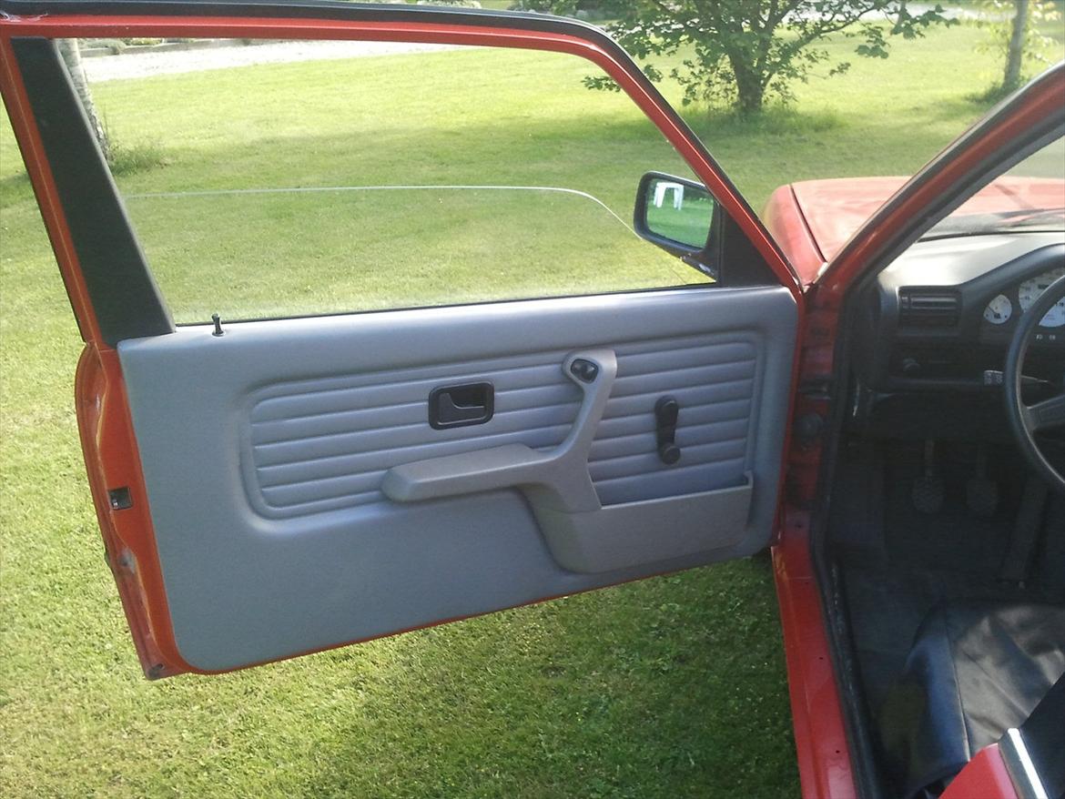 BMW E30 320i 2D billede 12