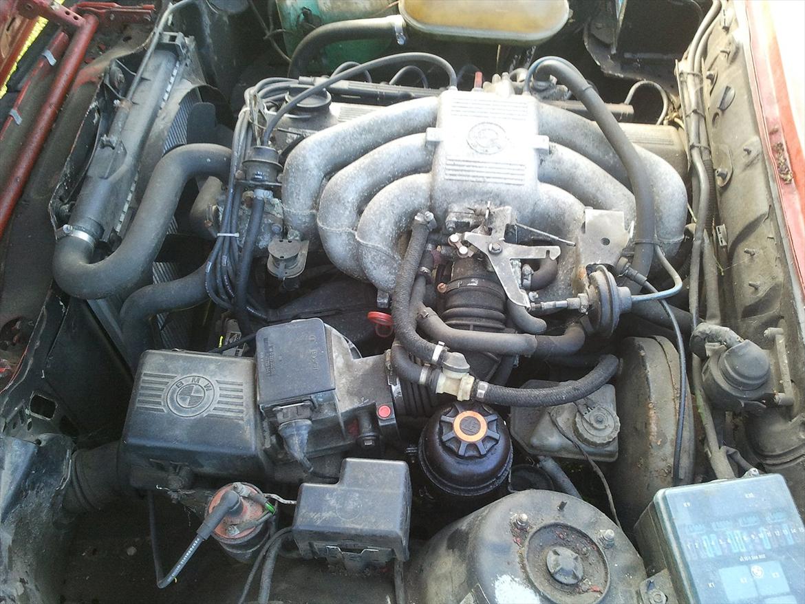 BMW E30 320i 2D billede 14