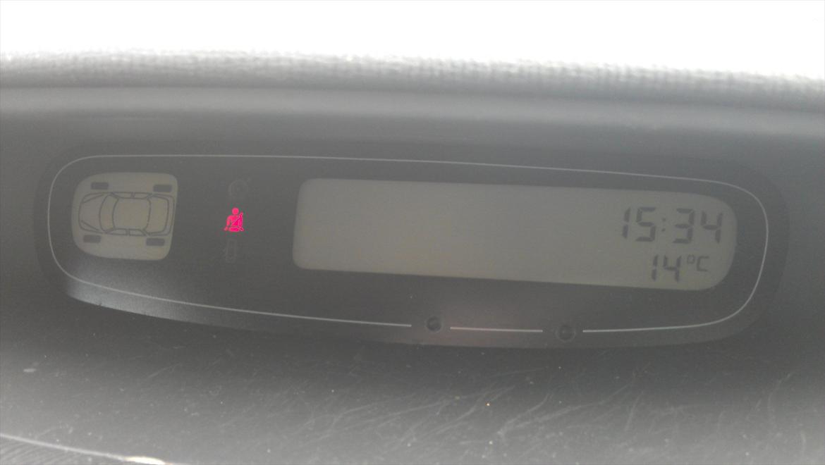 Renault Laguna 1.8 16v - Dæktrykssensor og sensor for åbning af døre, bagklap og fronthjelm.
også tid og tempmåler udenfor! billede 18