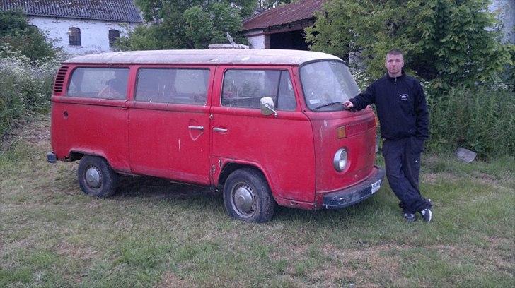 VW bus - mig og mit VW rugbrød som jeg var på bornholm for at hente sideste weekend. billede 1