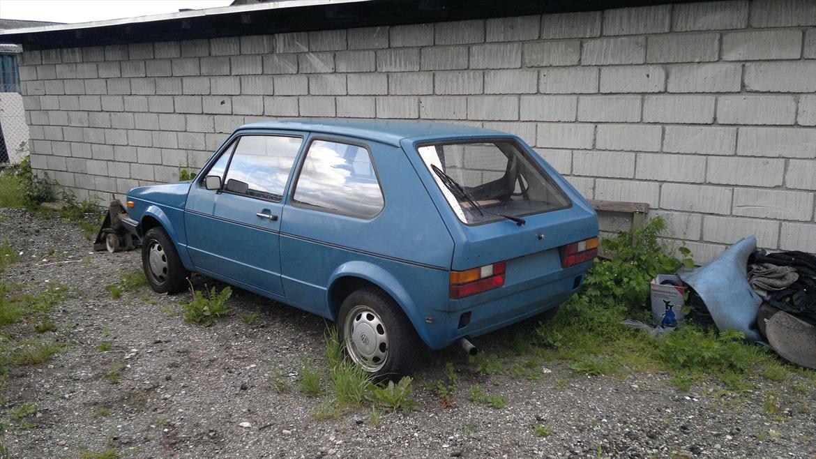 VW golf mk1 - sådan stod den da jeg købte den helt orginal der er ingen ting lavet på den der! billede 8