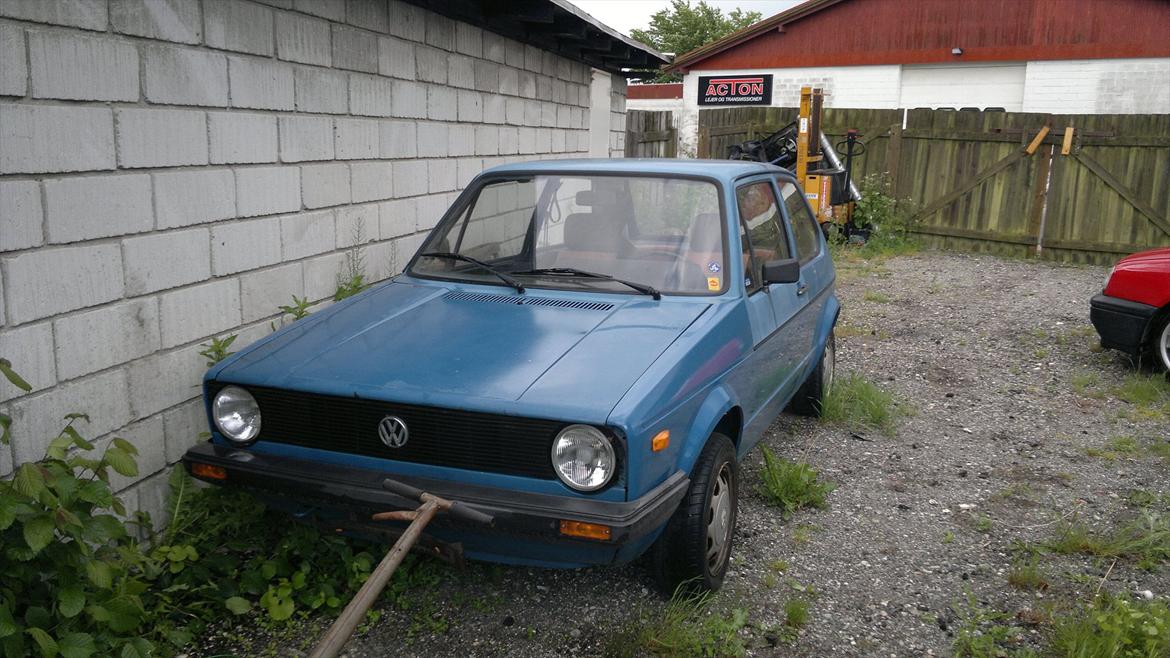VW golf mk1 - sådan stod den da jeg købte den helt orginal der er ingen ting lavet på den der! billede 9