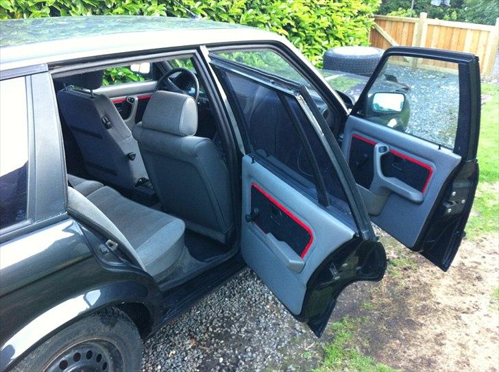 BMW 325 Touring (Solgt) - sådan ser bilen ud inden i billede 5