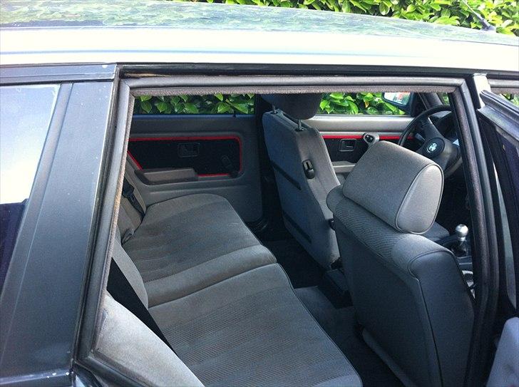 BMW 325 Touring (Solgt) - bilen inden i billede 6