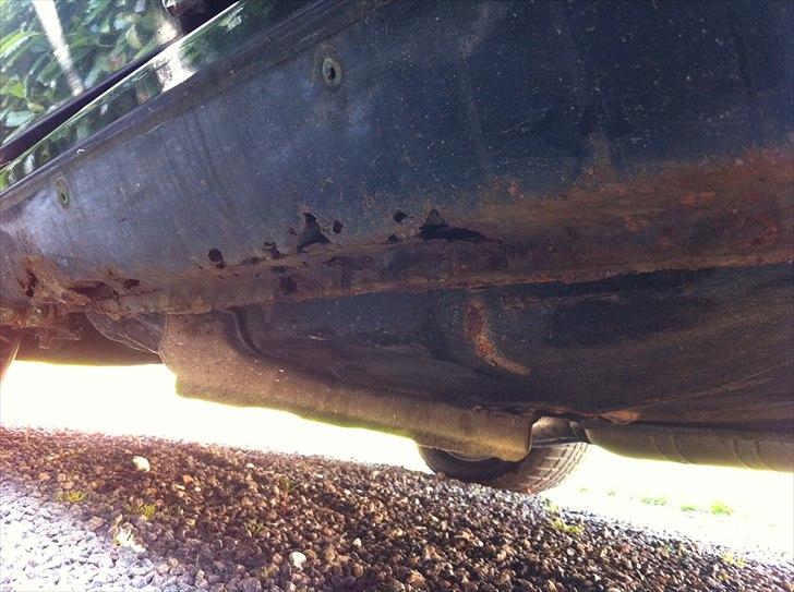 BMW 325 Touring (Solgt) - sådan så pernellerne ud inden de blev skiftet. billede 3