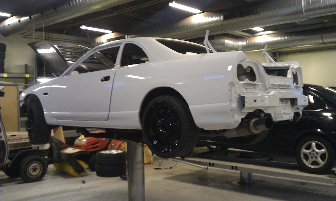 Nissan Skyline R33 - Da den kom fra maler billede 13