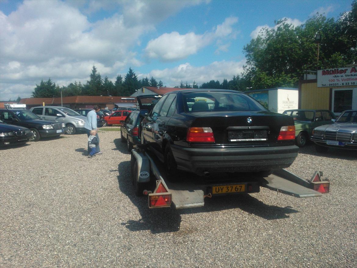 BMW E36 320i sedan SOLGT billede 2