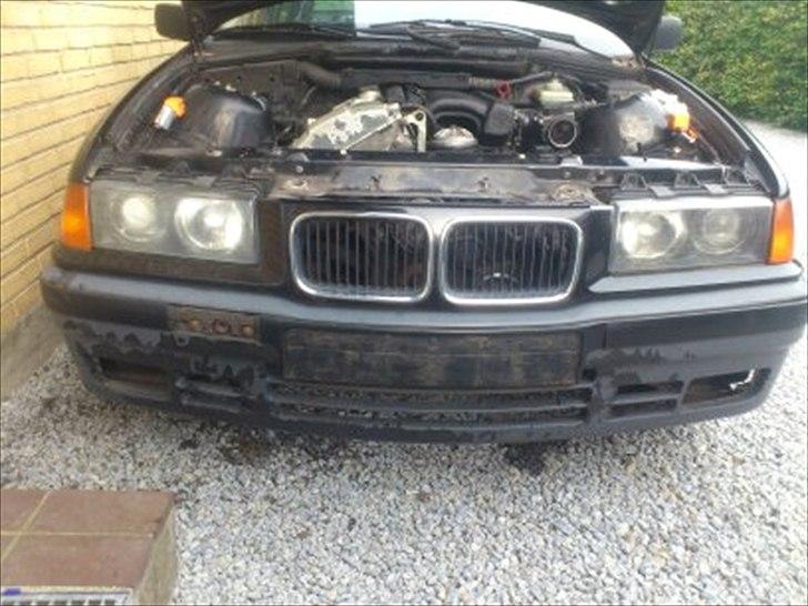 BMW E36 320i sedan SOLGT billede 3