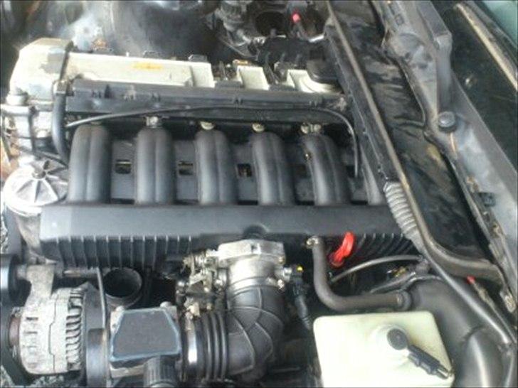 BMW E36 320i sedan SOLGT billede 4