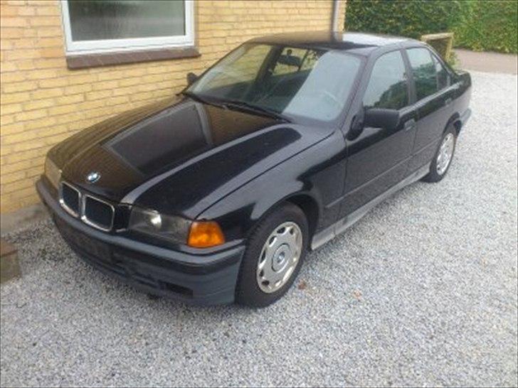 BMW E36 320i sedan SOLGT billede 5