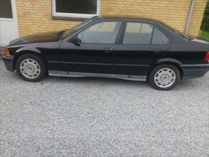 BMW E36 320i sedan SOLGT billede 6