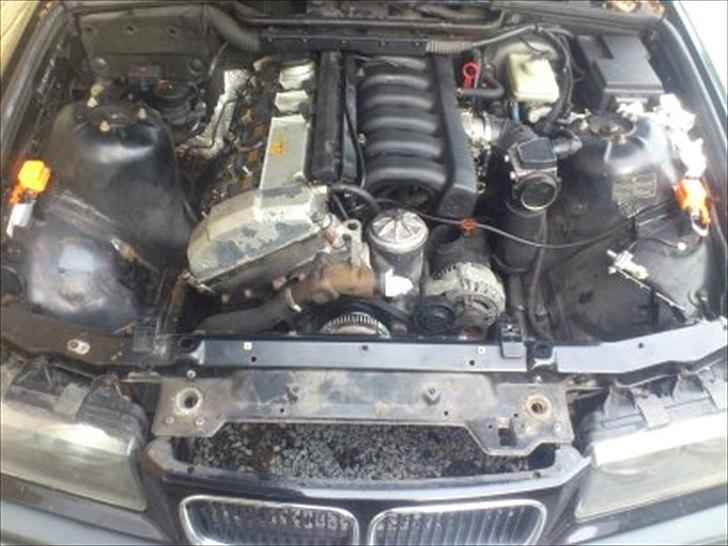 BMW E36 320i sedan SOLGT billede 7