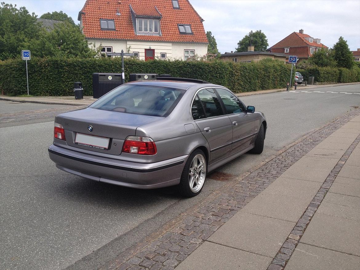 BMW e39 523i aut. [SOLGT] billede 1