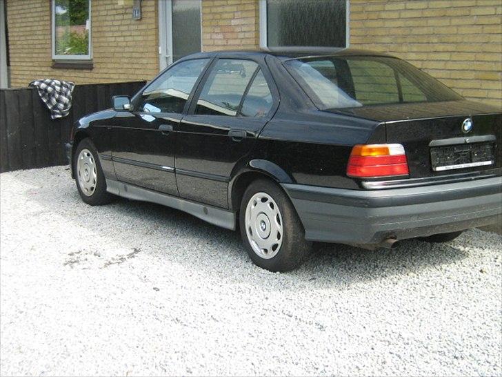 BMW E36 320i sedan SOLGT billede 11