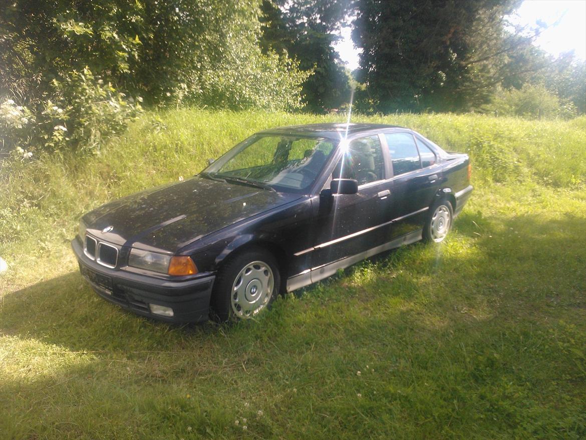 BMW E36 320i sedan SOLGT billede 12