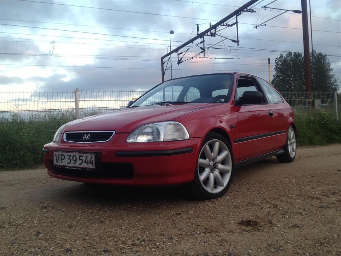 Honda Civic sportsback 1,4 i ( total skadet ) billede 1