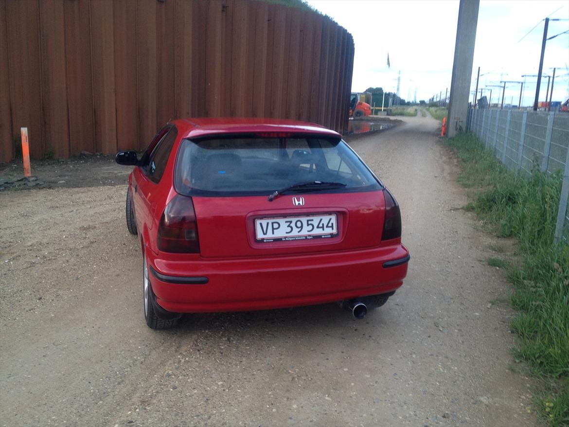 Honda Civic sportsback 1,4 i ( total skadet ) billede 3