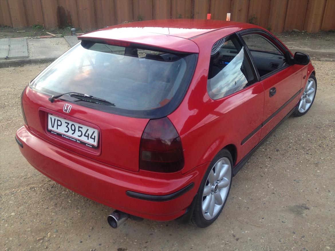 Honda Civic sportsback 1,4 i ( total skadet ) billede 4