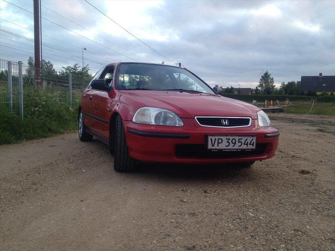 Honda Civic sportsback 1,4 i ( total skadet ) billede 6