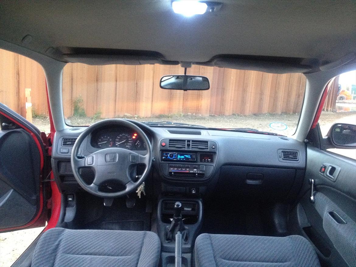 Honda Civic sportsback 1,4 i ( total skadet ) billede 8