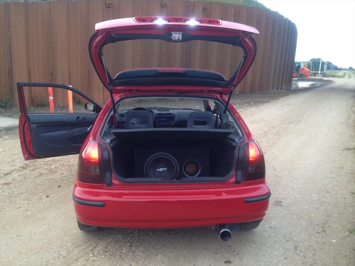 Honda Civic sportsback 1,4 i ( total skadet ) billede 10