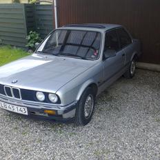 BMW 320i e30