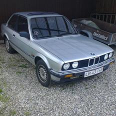 BMW 320i e30