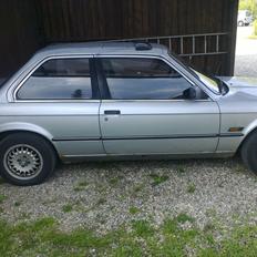 BMW 320i e30