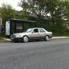 Mercedes Benz W124 - 300E