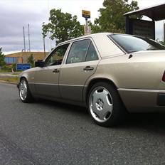 Mercedes Benz W124 - 300E