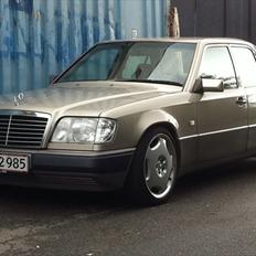 Mercedes Benz W124 - 300E