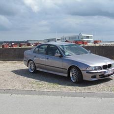 BMW E39 528i