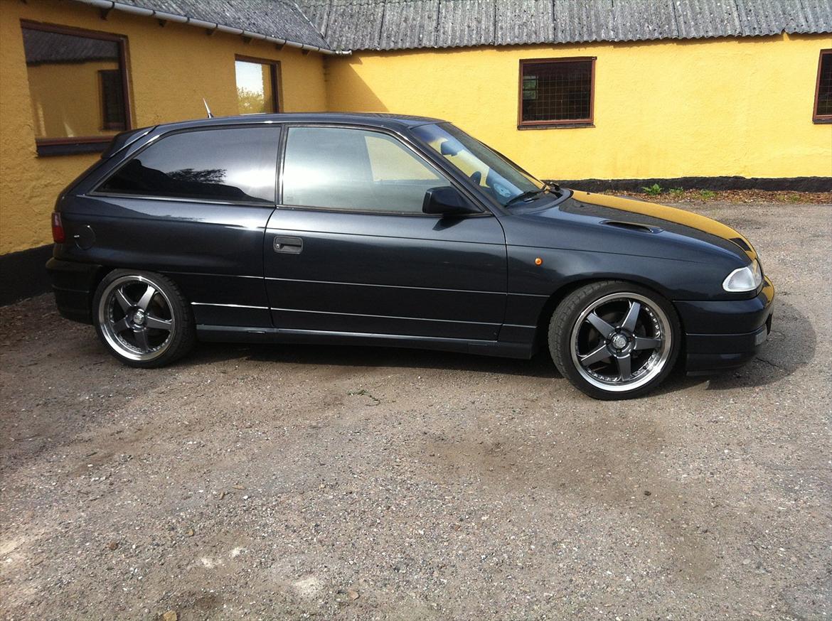 Opel astra 2.0 gsi SOLGT billede 4
