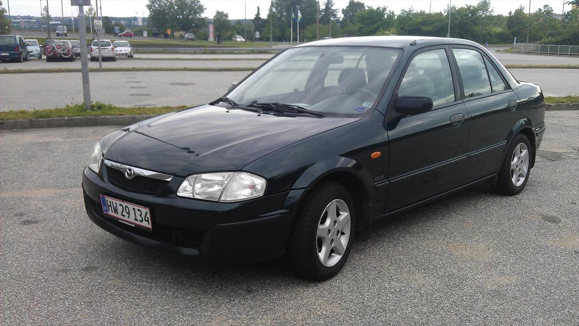 Mazda 323 Sedan GLX (SOLGT) billede 1