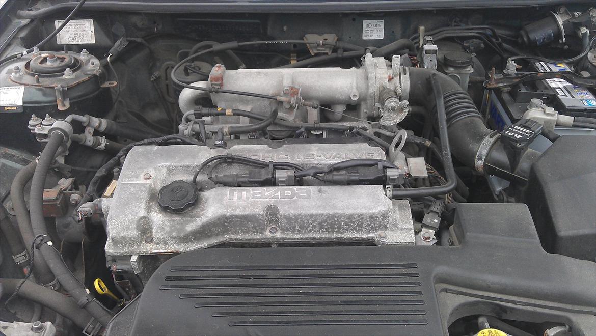 Mazda 323 Sedan GLX (SOLGT) billede 9